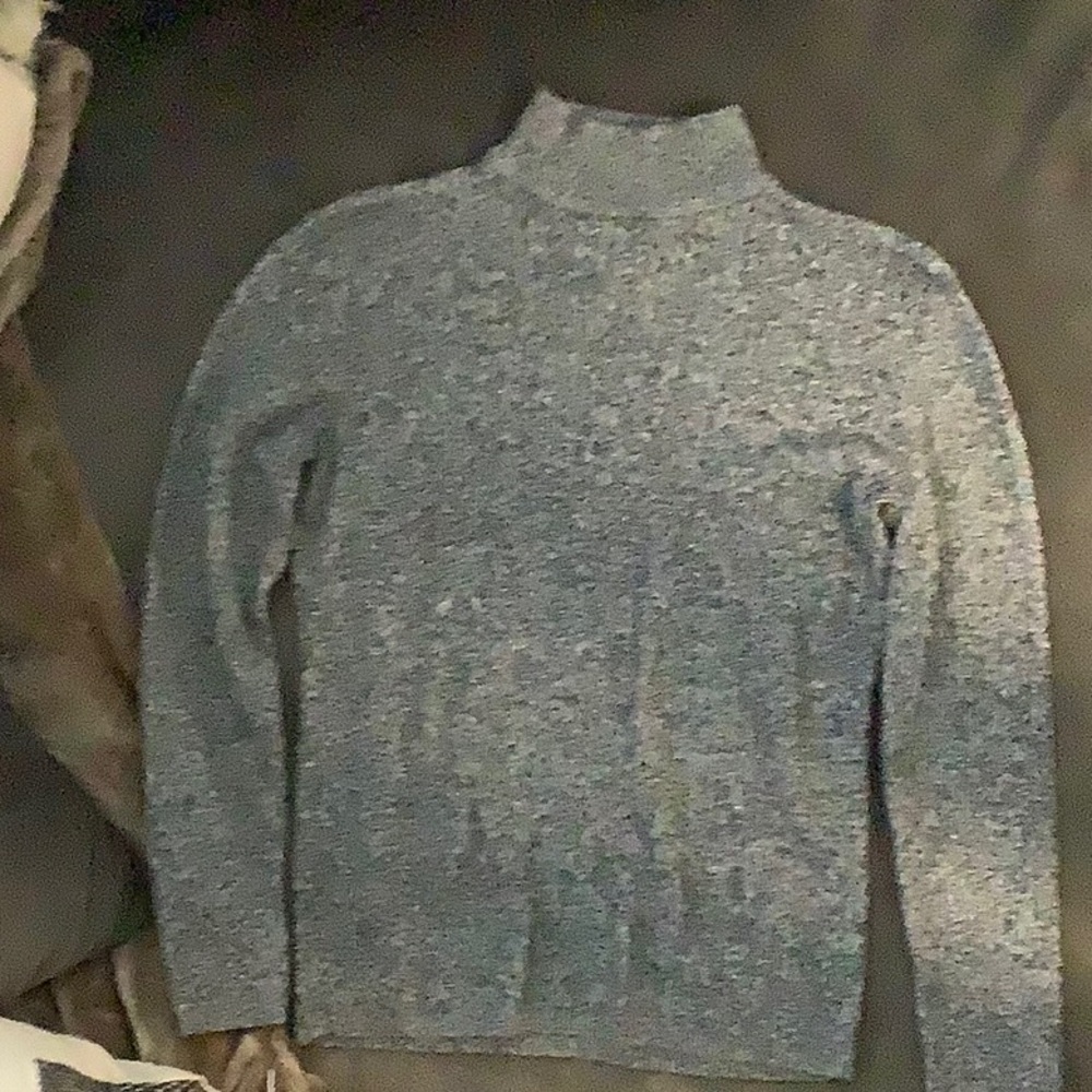 A cool gray colored turtle necked sweater. Size: Small; Brand: Karen Scott